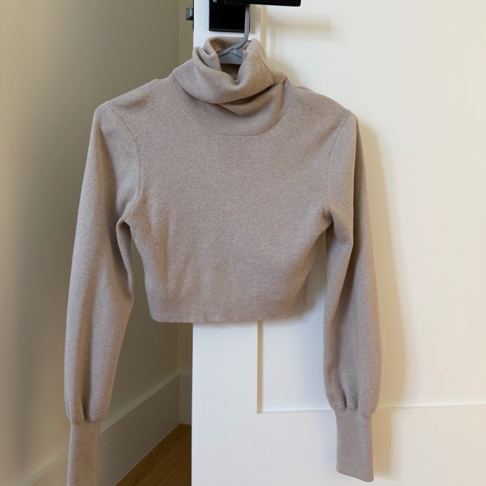 Wilfred Light Gray Cropped Turtleneck Sweater